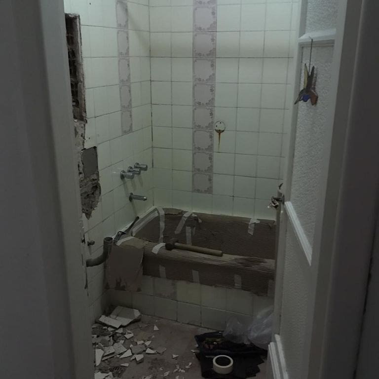 Baño, estado inicial de obra